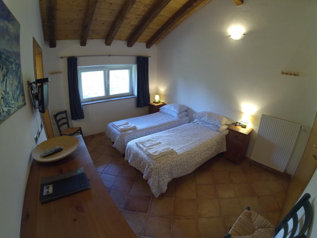 Al Campo Di Sotto Bed & Breakfast Buia Δωμάτιο φωτογραφία