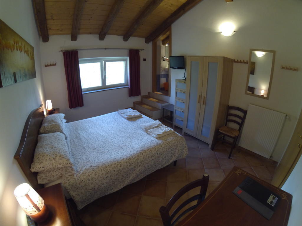 Al Campo Di Sotto Bed & Breakfast Buia Δωμάτιο φωτογραφία