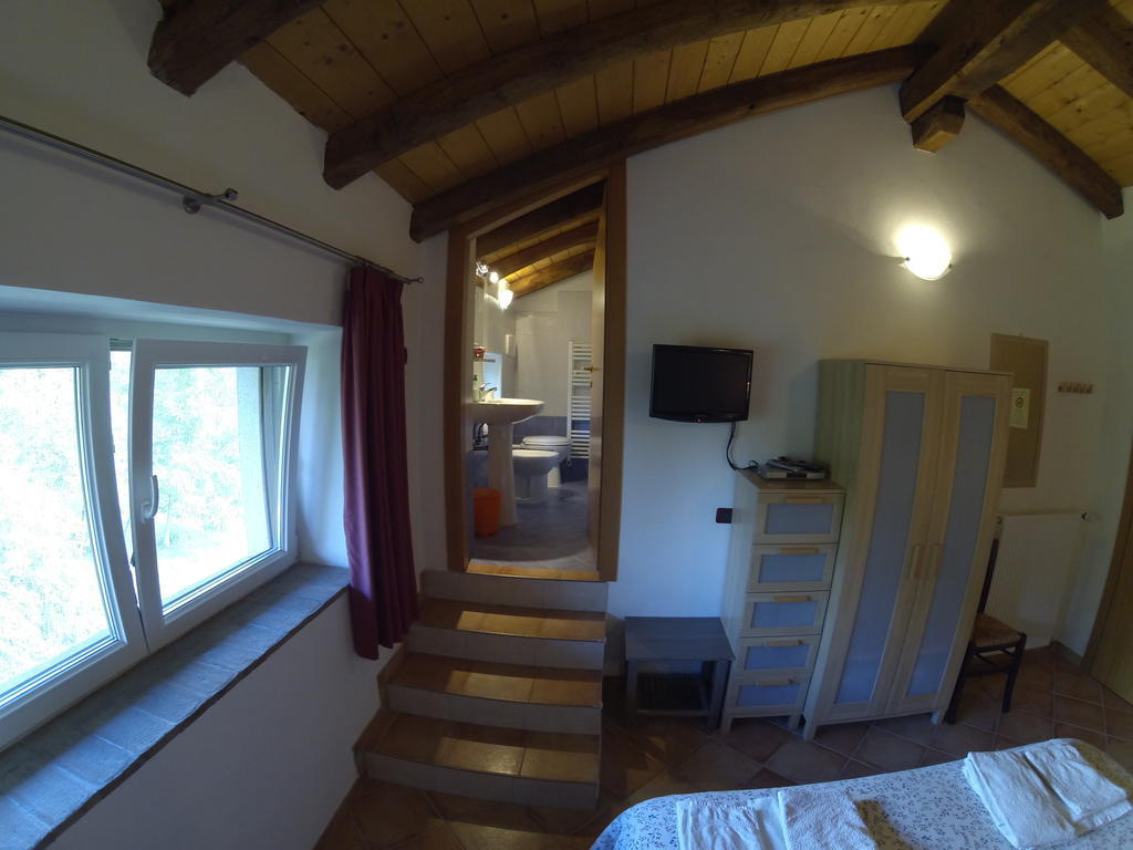 Al Campo Di Sotto Bed & Breakfast Buia Δωμάτιο φωτογραφία